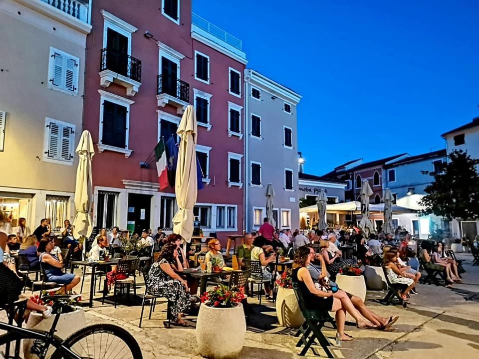 Degrassi Square Apartments (Adults Only) Vrsar Kültér fotó