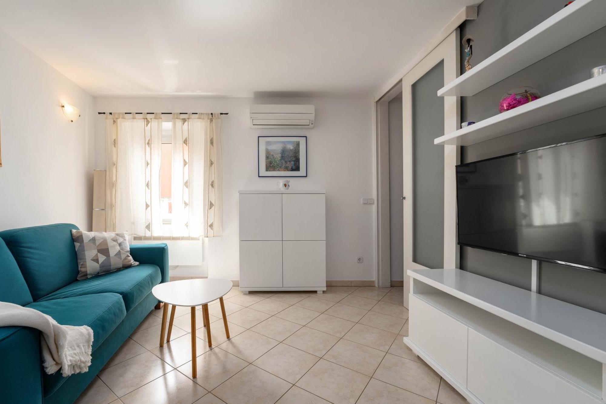 Degrassi Square Apartments (Adults Only) Vrsar Kültér fotó
