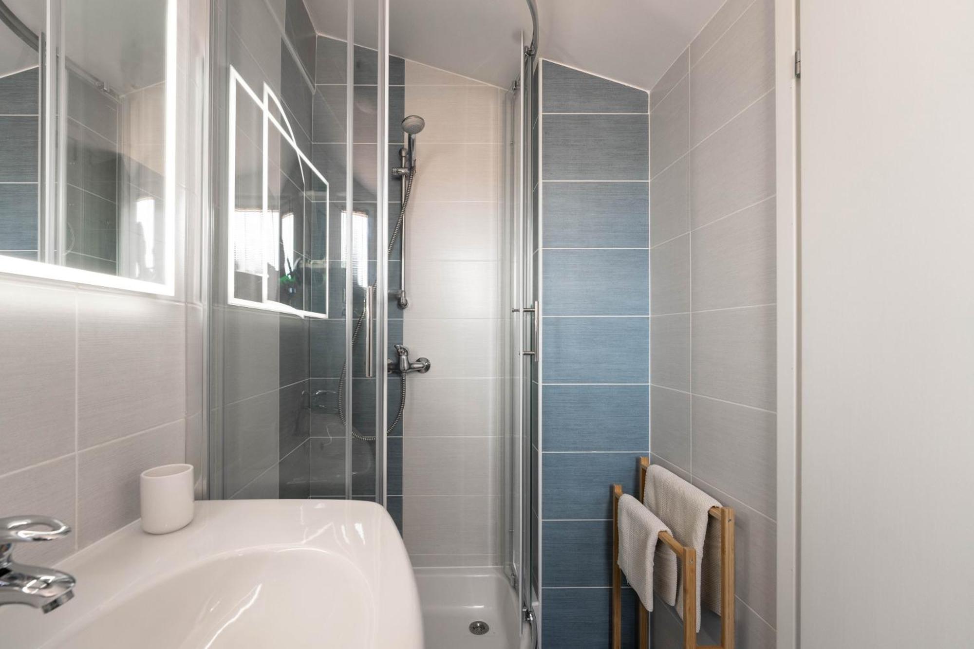 Degrassi Square Apartments (Adults Only) Vrsar Kültér fotó