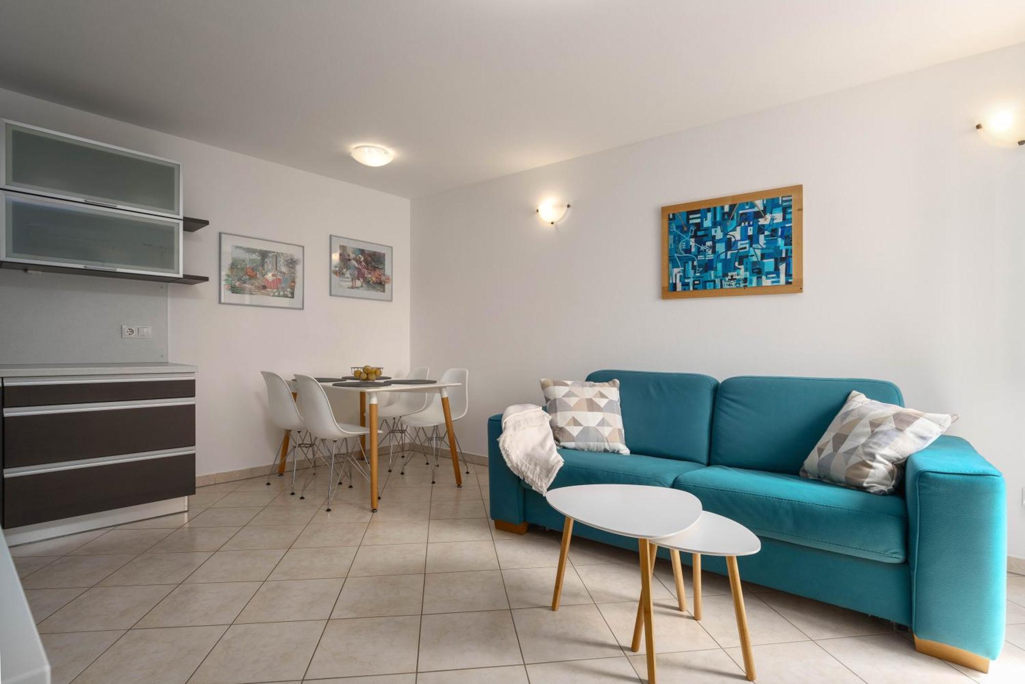 Degrassi Square Apartments (Adults Only) Vrsar Kültér fotó