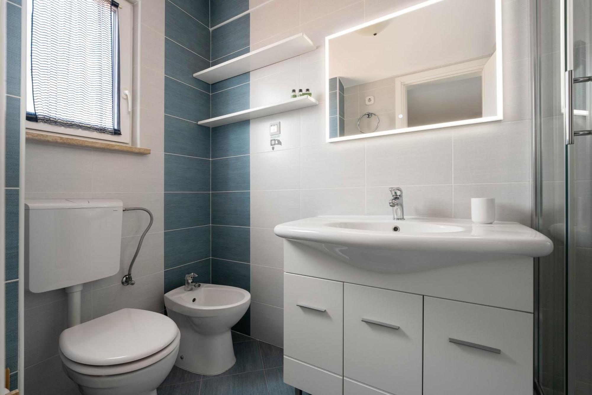 Degrassi Square Apartments (Adults Only) Vrsar Kültér fotó