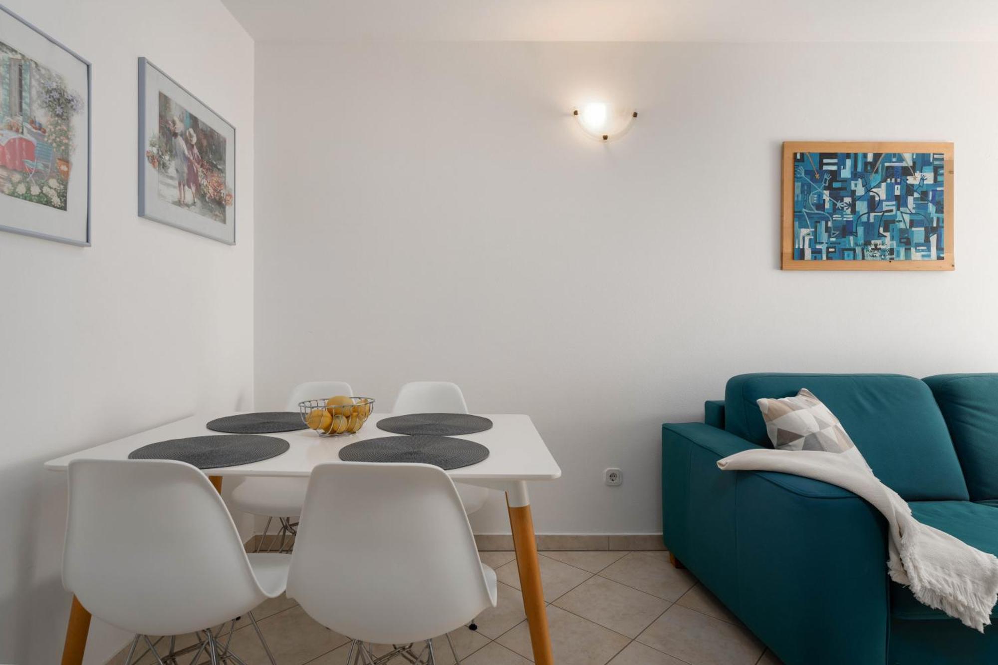 Degrassi Square Apartments (Adults Only) Vrsar Kültér fotó