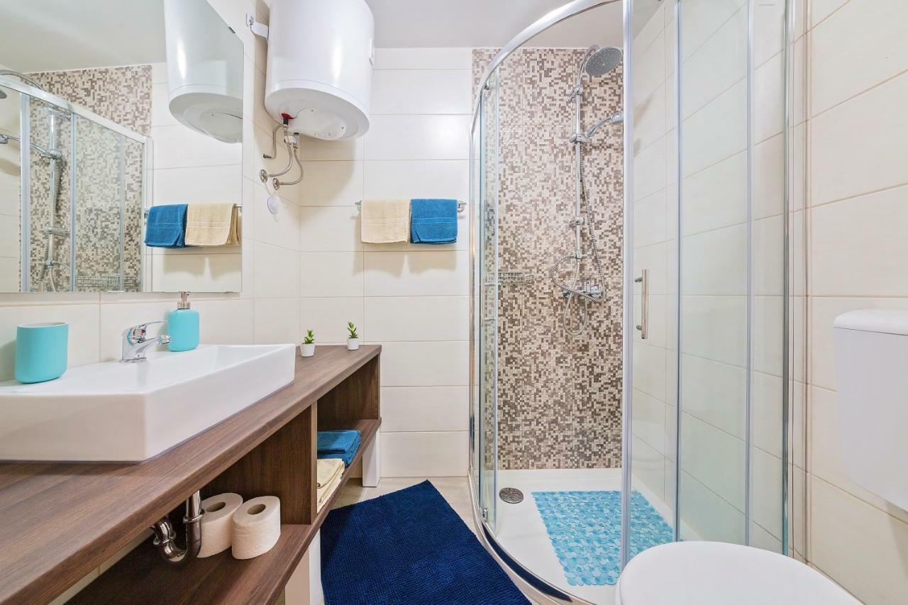 Degrassi Square Apartments (Adults Only) Vrsar Kültér fotó